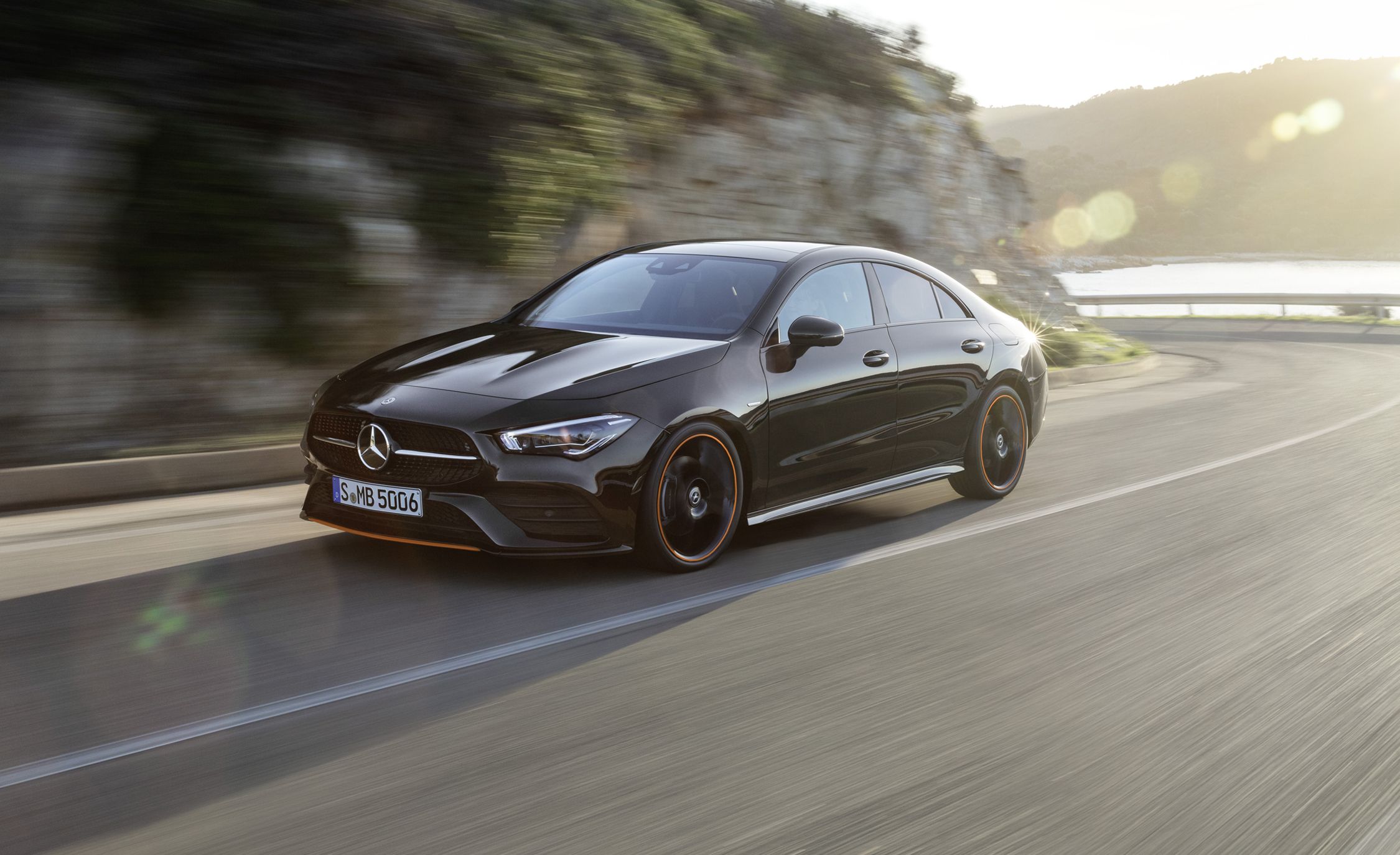 Nên mua xe mercedes nhập khẩu mới hay cũ.