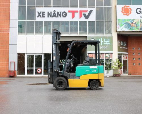 Xe nang dien cu