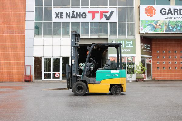 Xe nang dien cu